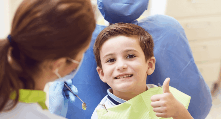 Nuestros odontopediatras en Saltillo están altamente capacitados para tratar a niños y adolescentes.